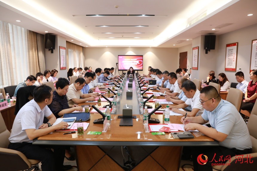 9月16日，“金融赋能特色产业集群”座谈会现场。人民网记者 李兆民摄