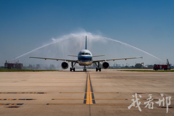 邢台褡裢机场首航。韩文洲摄