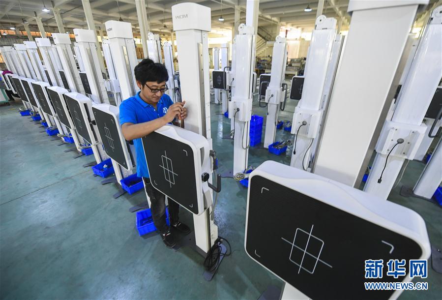 （经济）（1）河北香河：医疗器械部件生产忙